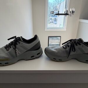 On Running Men's Gray and Black Athletic Shoes